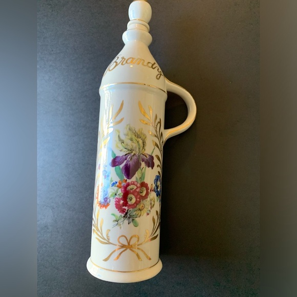 Decorative BRANDY BOTTLE decanter. - Picture 1 of 8